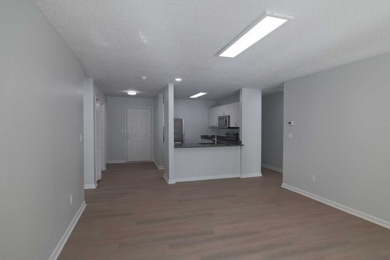 4 bed/4 bath Off - Photo 7 of 50