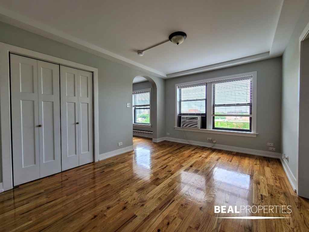 550 W Arlington Pl #503 - Photo 2 of 16