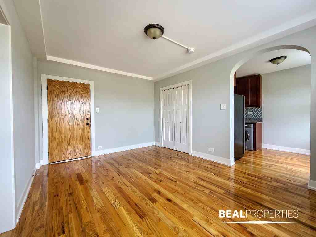 550 W Arlington Pl #503 - Photo 6 of 16