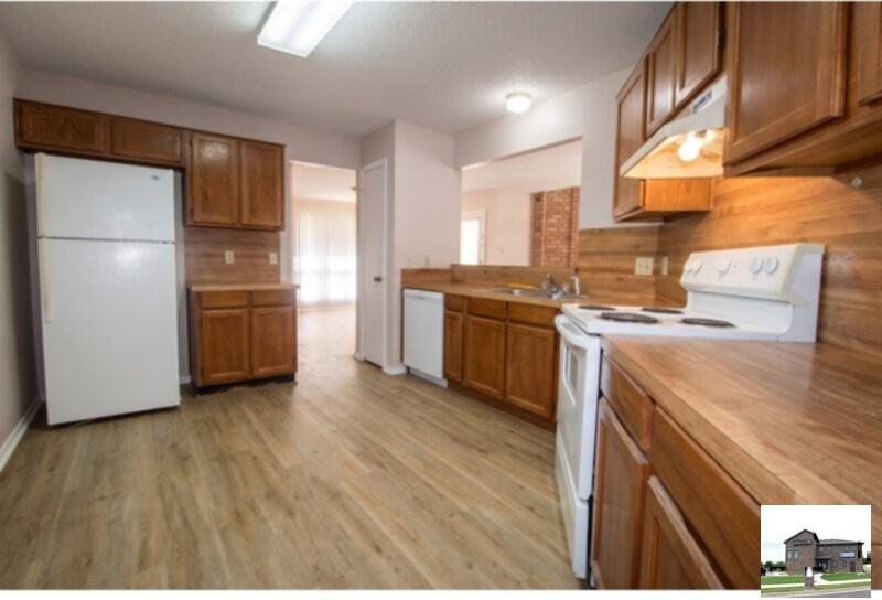 1706 Wickfield Way - Photo 4 of 31