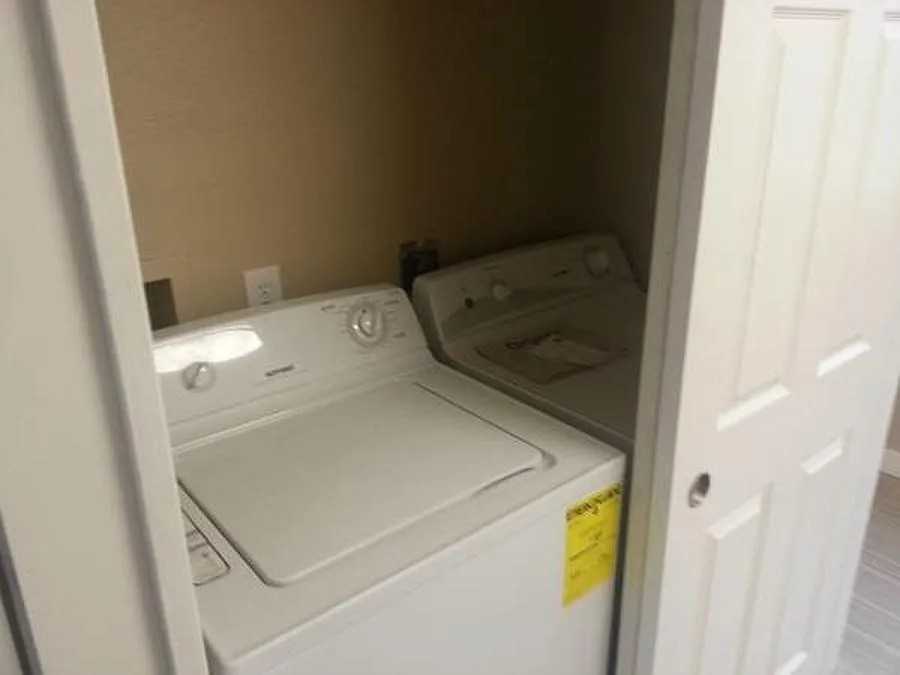 3021 General Chennault St Ne #NA - Photo 2 of 6