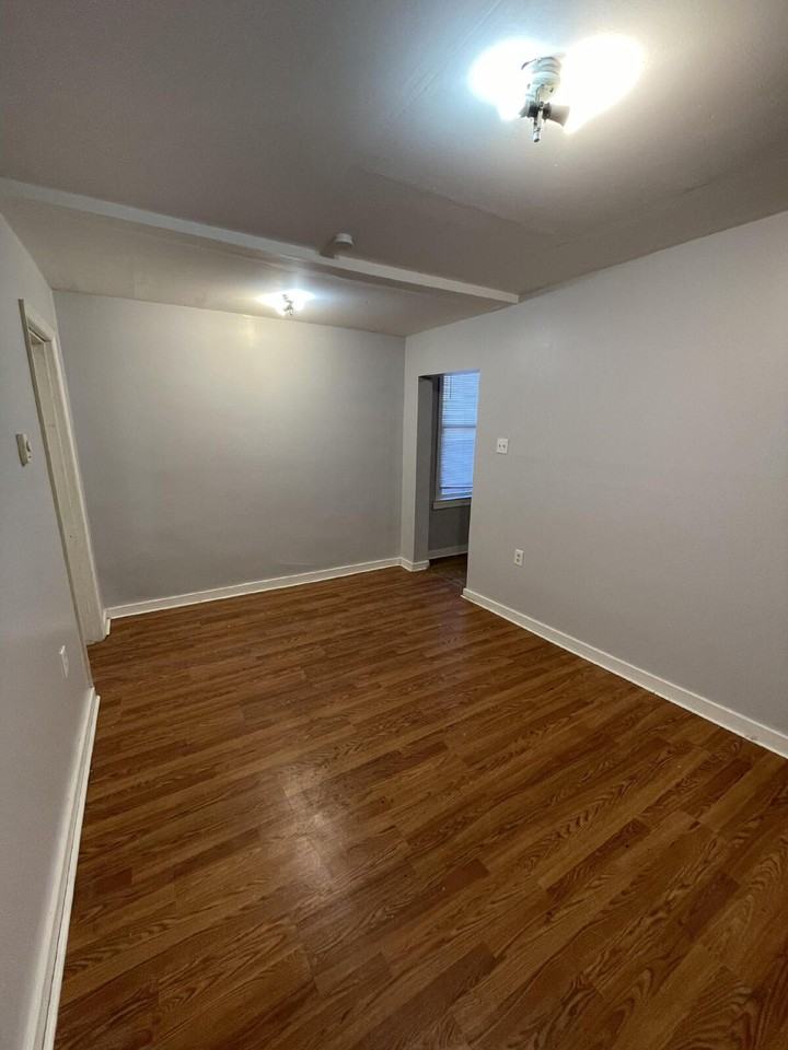 456 Woodlane Ave #2 - Photo 4 of 17