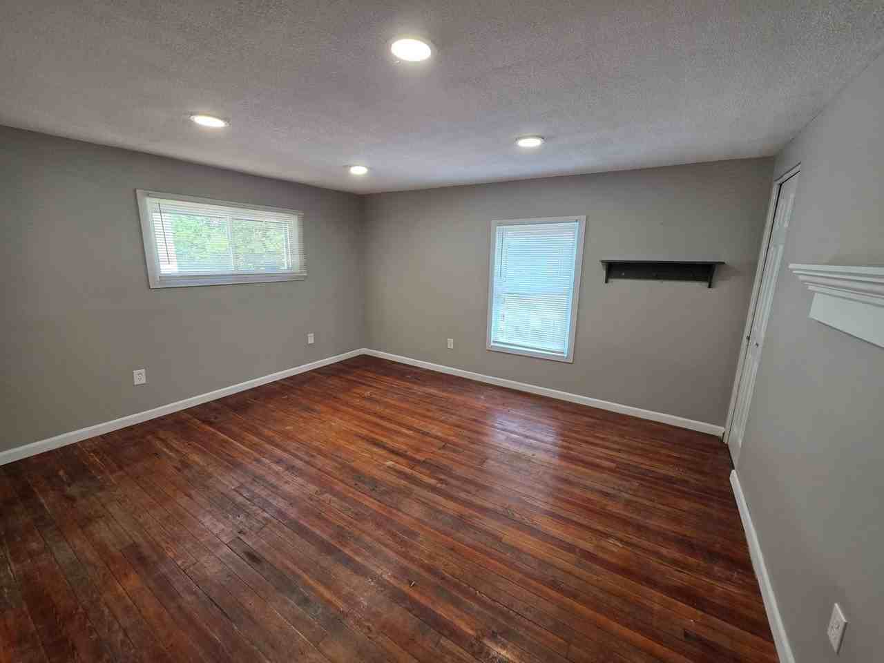 392 Bailey Ct #3rdFL - Photo 3 of 5
