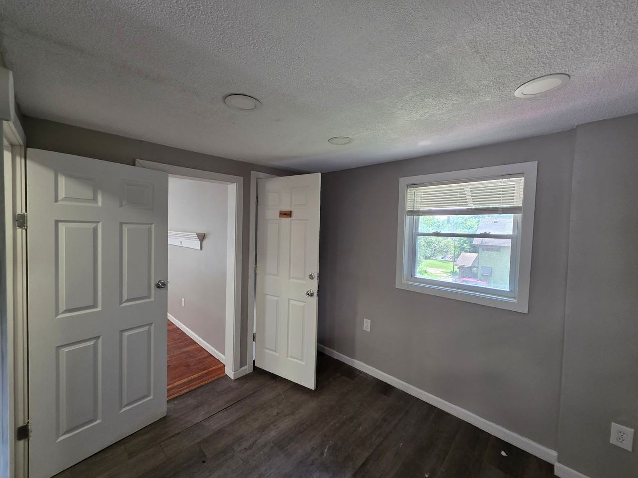392 Bailey Ct #3rdFL - Photo 4 of 5