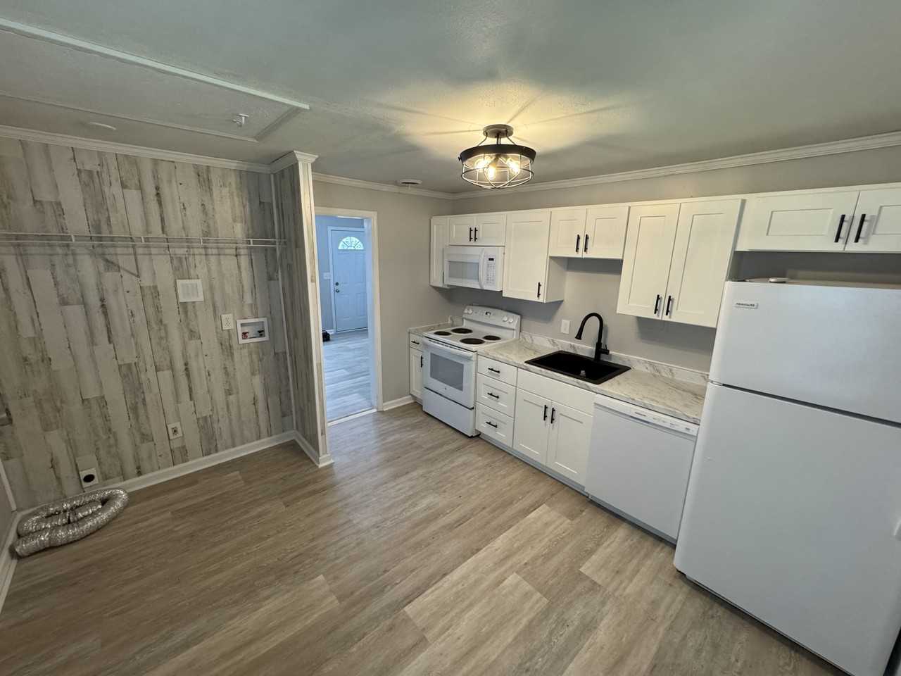 120 N Jefferson Cir #118 - Photo 2 of 8