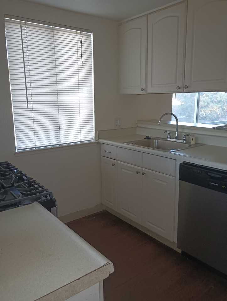 2208 Roselake Ave #A - Photo 3 of 7