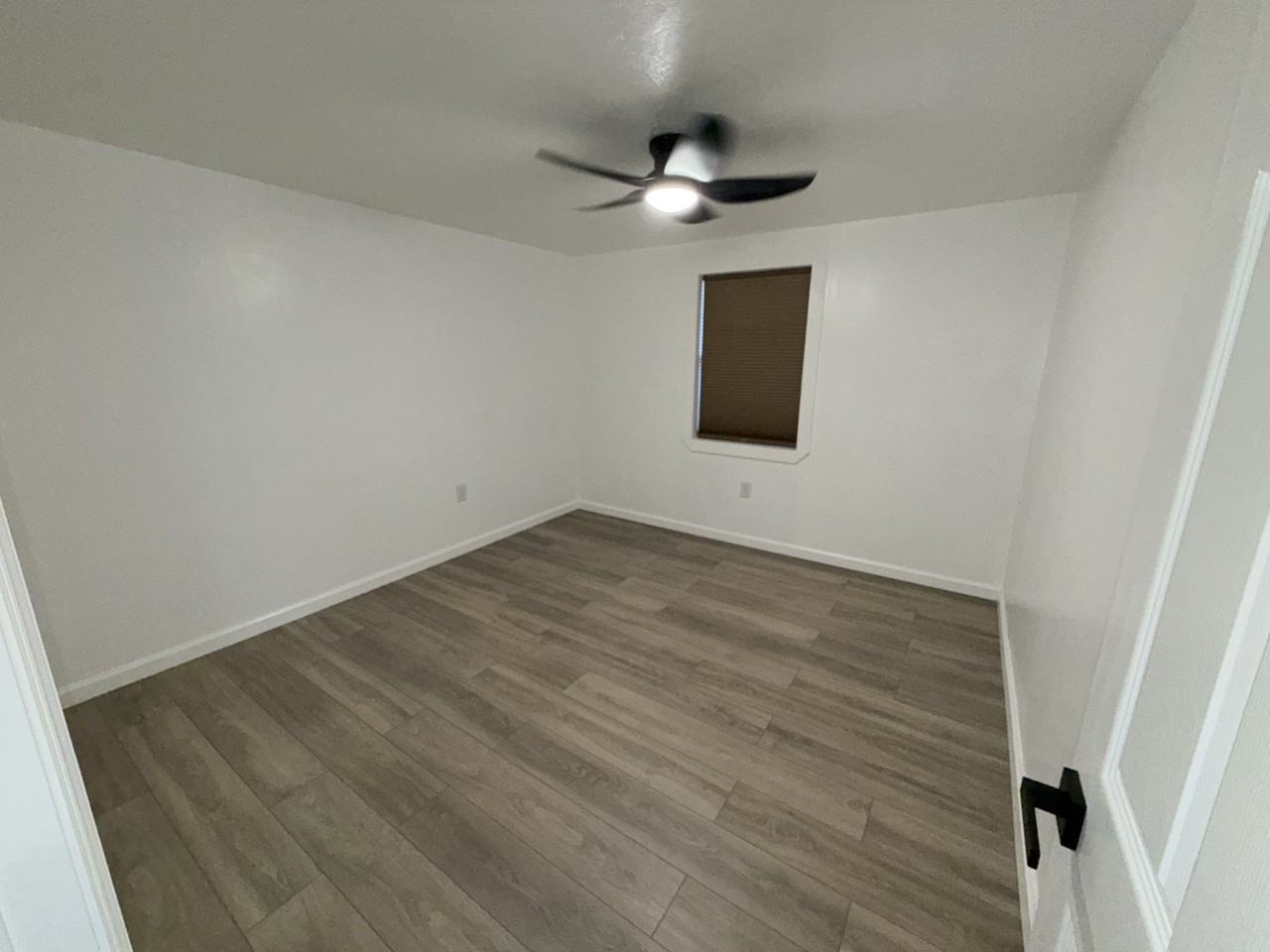 599 Avenue H Nw #NA - Photo 6 of 9