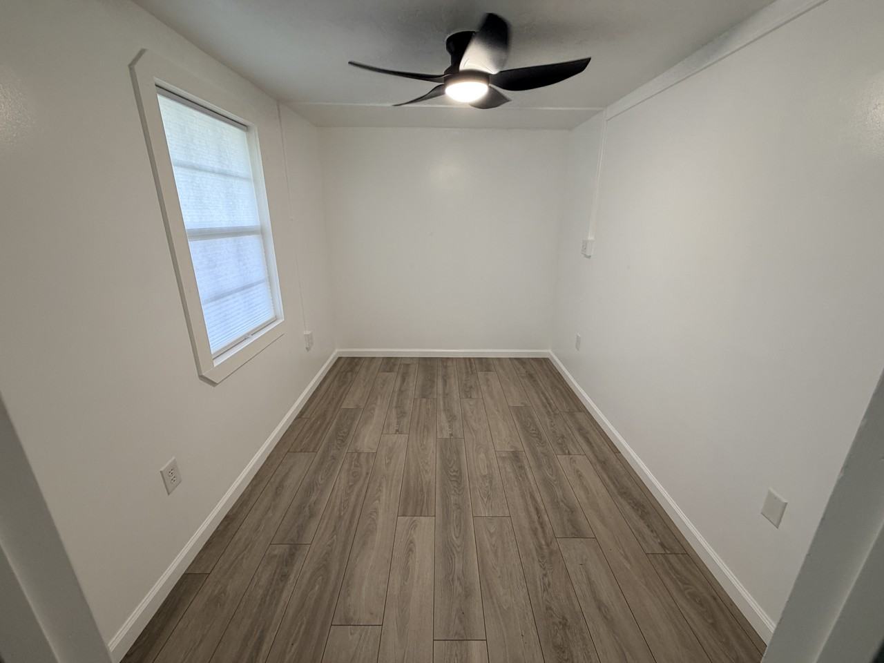 599 Avenue H Nw #NA - Photo 7 of 9