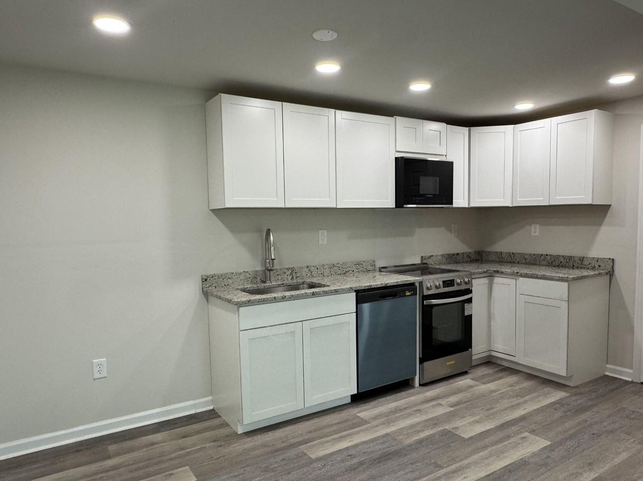 201 Thicket Dr #201 - Photo 2 of 9