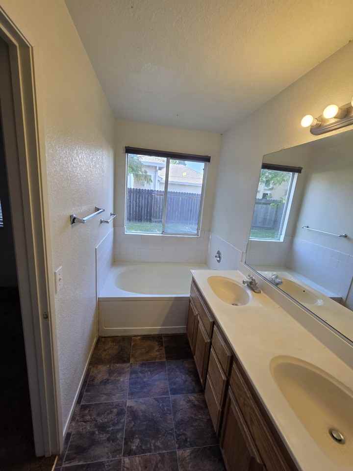 8350 Bull Mountain Cir #NA - Photo 4 of 37
