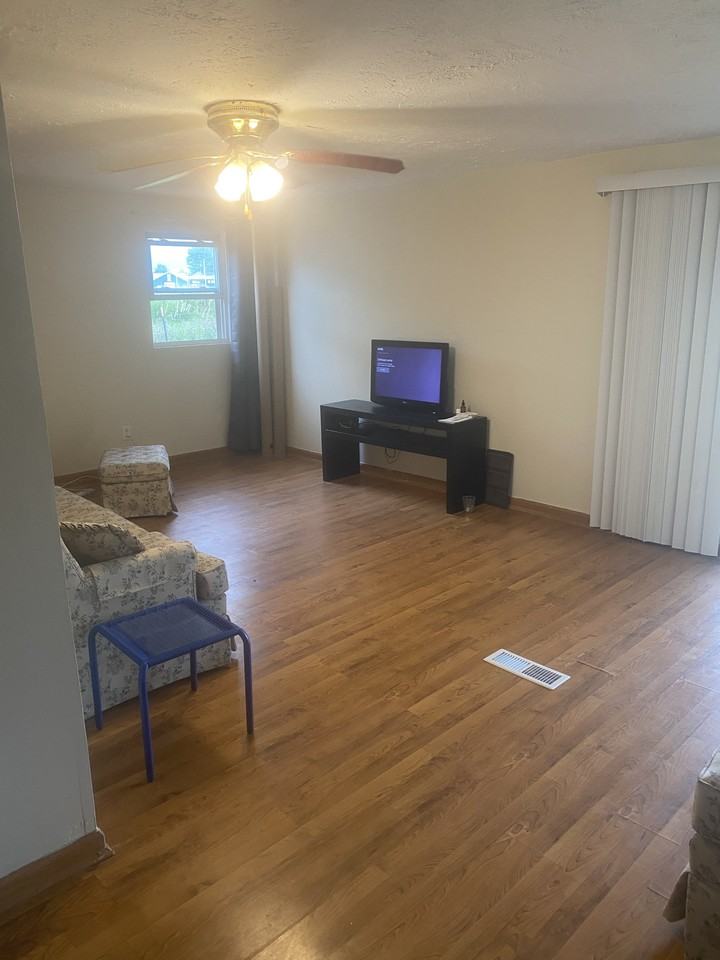 195 N Oak St #NA - Photo 2 of 13