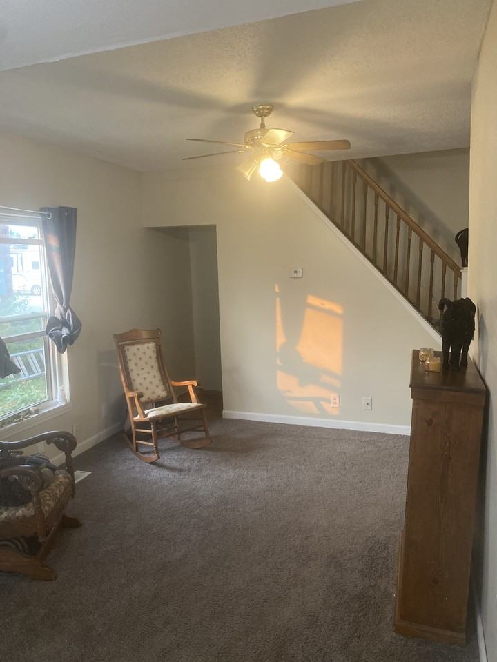195 N Oak St #NA - Photo 4 of 13