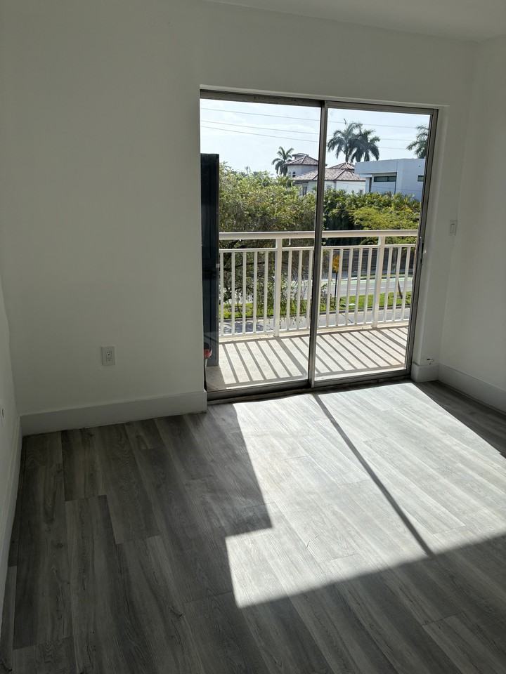 17051 Ne 35th Ave #207 - Photo 2 of 11