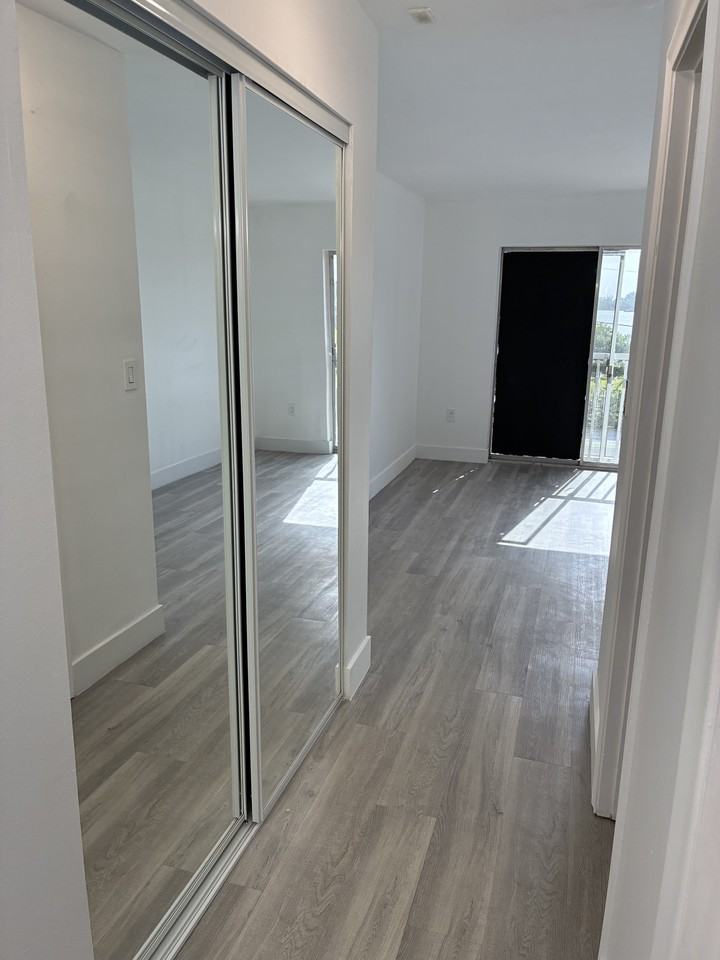 17051 Ne 35th Ave #207 - Photo 3 of 11