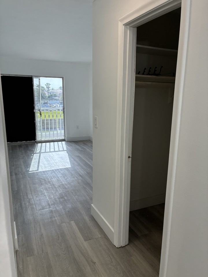 17051 Ne 35th Ave #207 - Photo 6 of 11