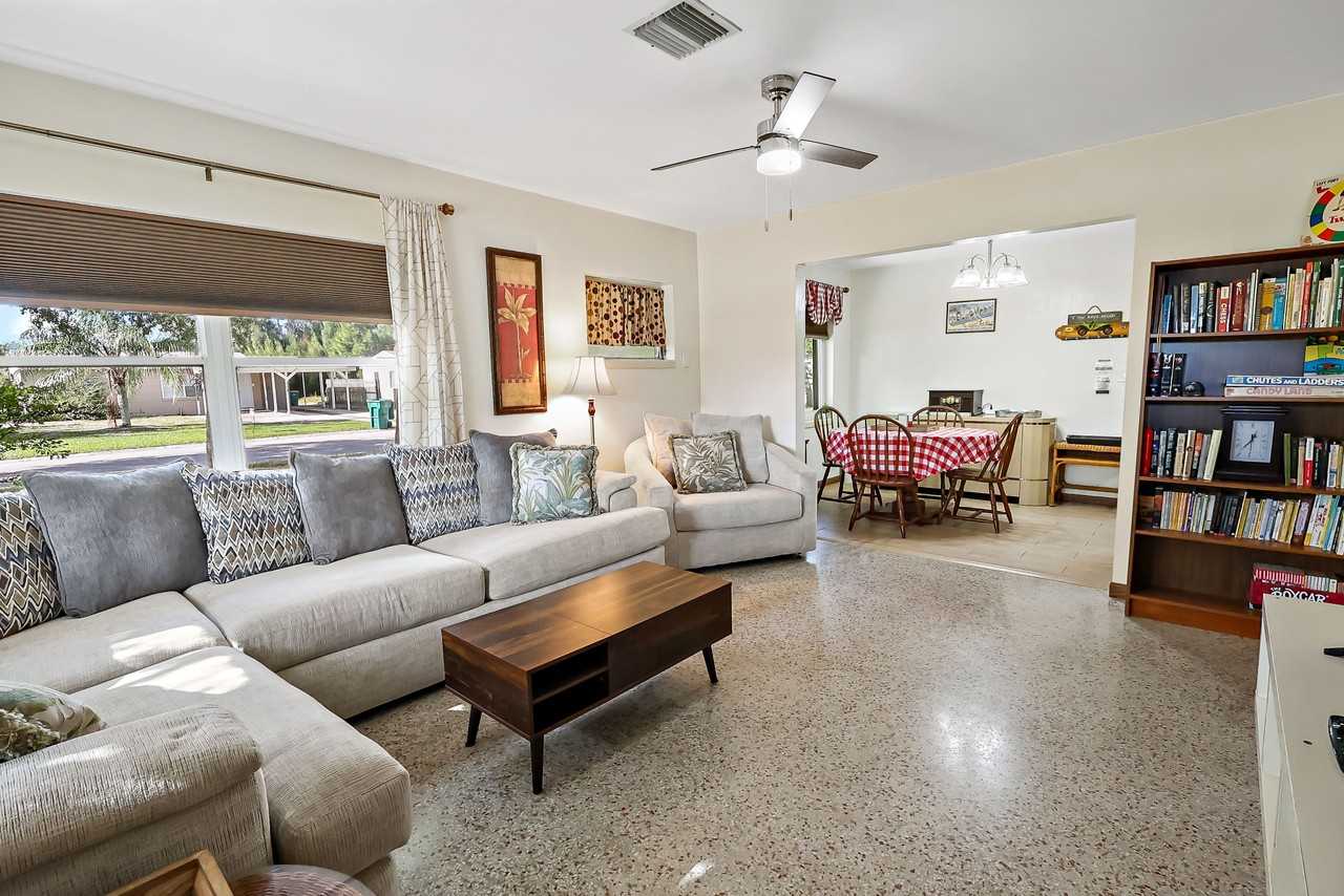 300 Tulip Ln #NA - Photo 2 of 9