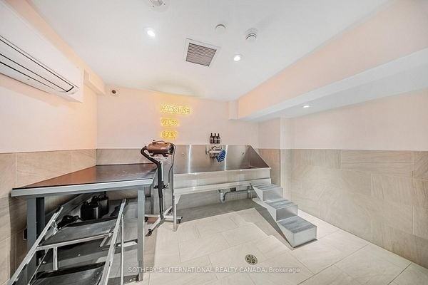 484 Spadina Avenue - Photo 2 of 30
