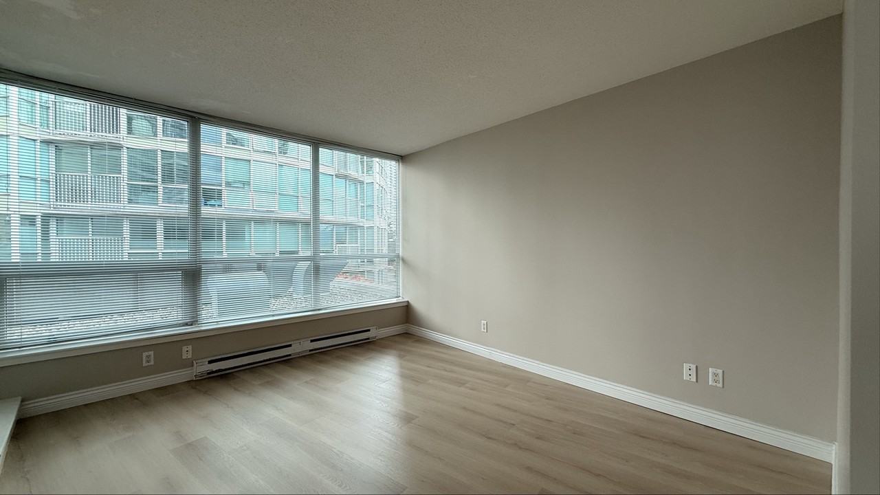 6028 Willingdon Avenue - Photo 3 of 9