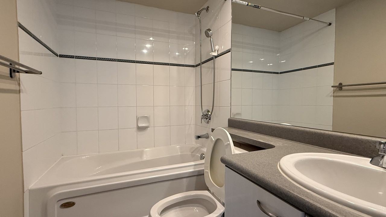 6028 Willingdon Avenue - Photo 6 of 9