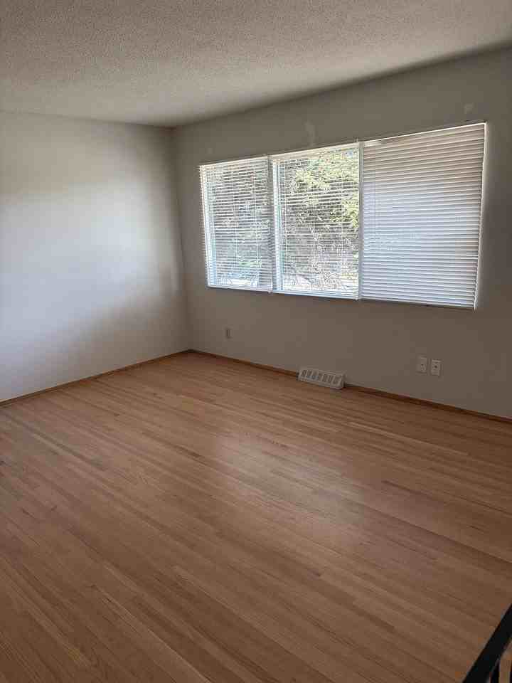 7 Slocan Rd Sw - Photo 2 of 14