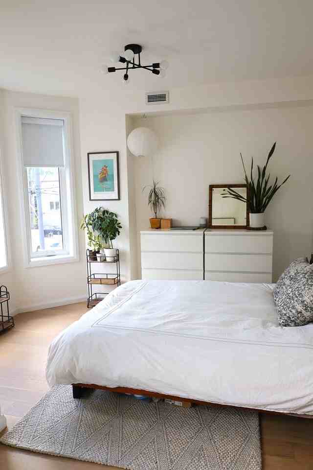 512 Bathurst St - Photo 5 of 17