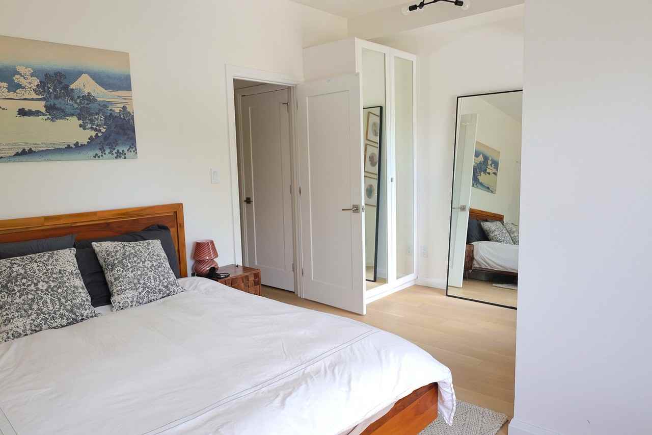 512 Bathurst St - Photo 6 of 17
