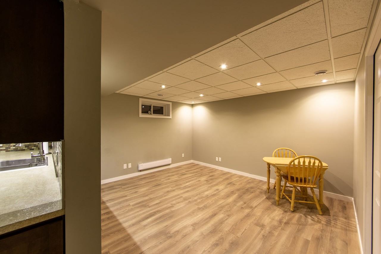 807A 45 St Sw - Photo 2 of 10