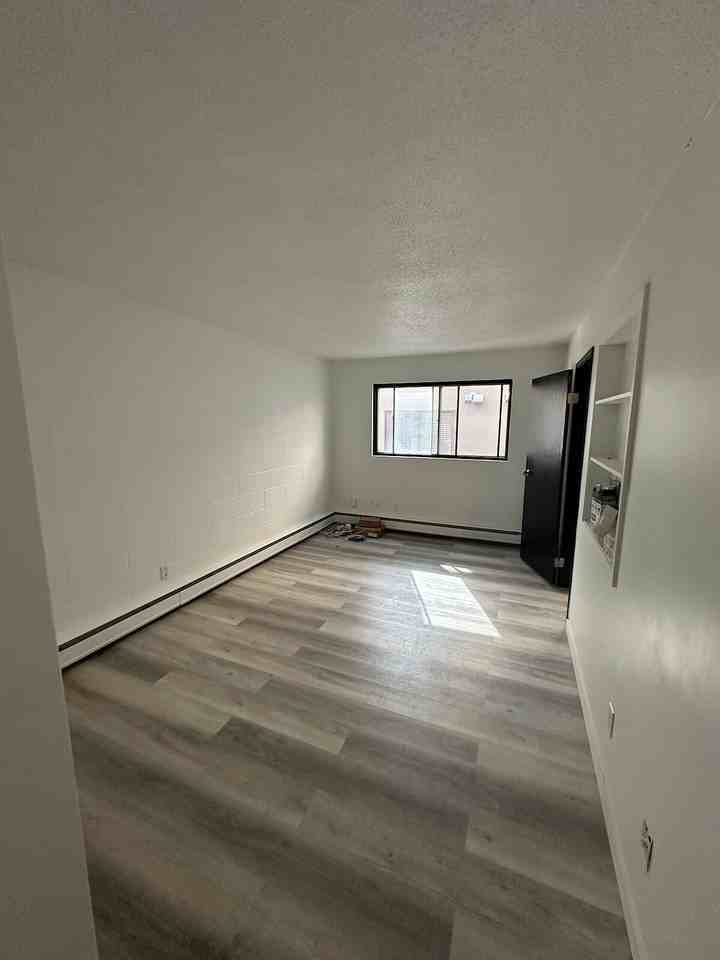 1335 - 1335 Kensington Close Northwest - Photo 2 of 5