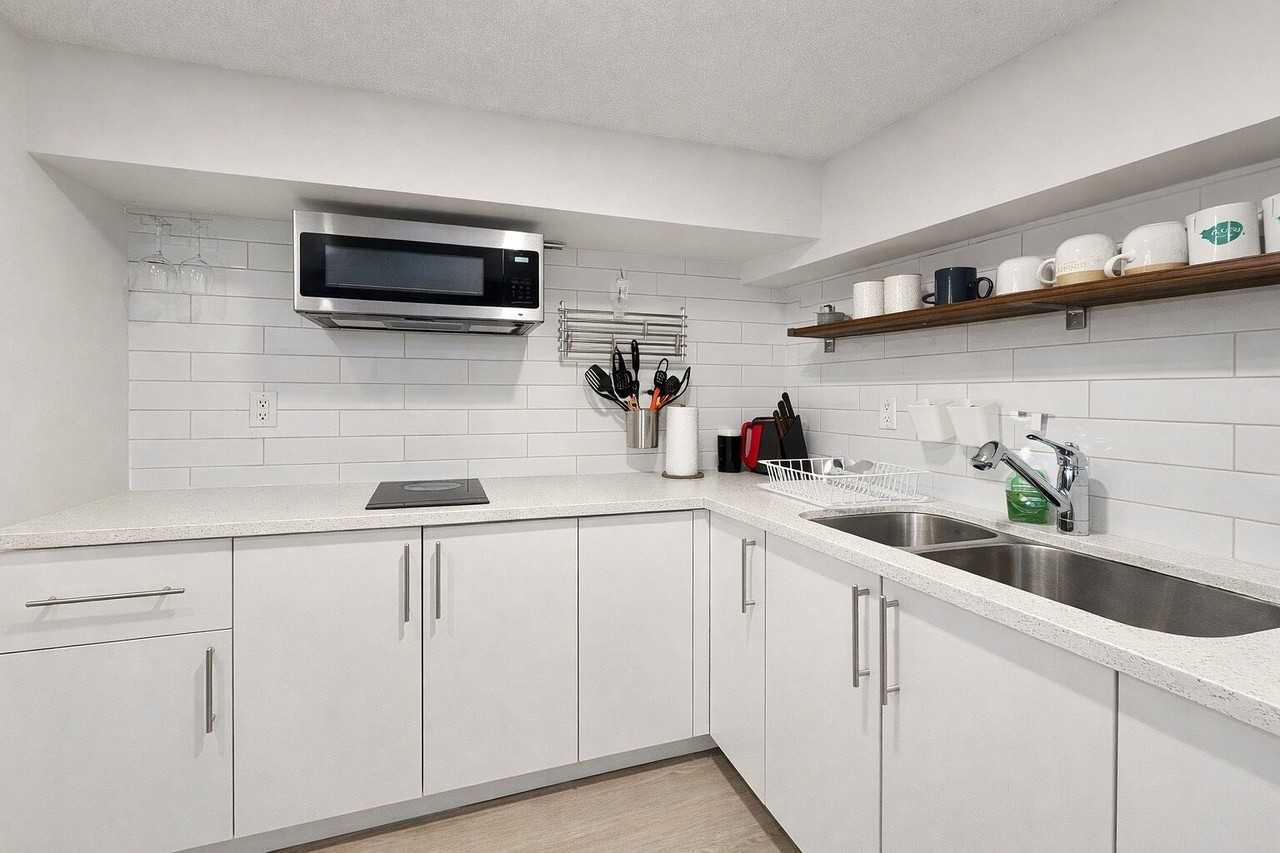 2807 1 Ave Nw - Photo 3 of 17