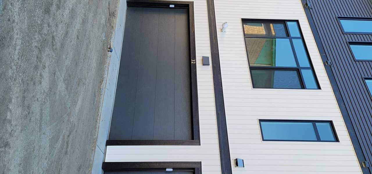 1729 Keene Cres Sw - Photo 4 of 7