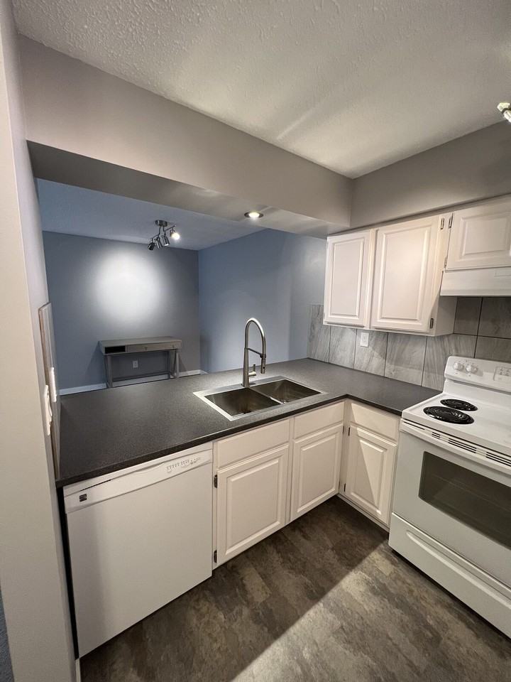 22 - 22 Alpine Pl - Photo 2 of 15