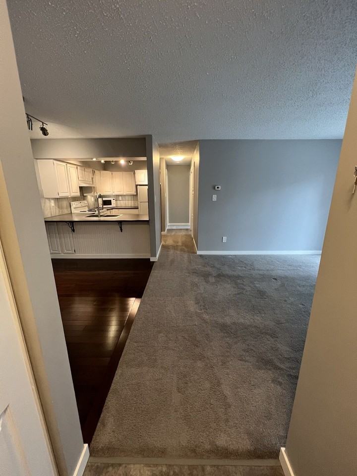 22 - 22 Alpine Pl - Photo 4 of 15