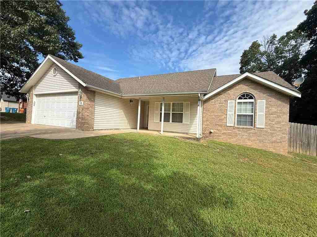 15 Pennine Ln - Photo 3 of 35