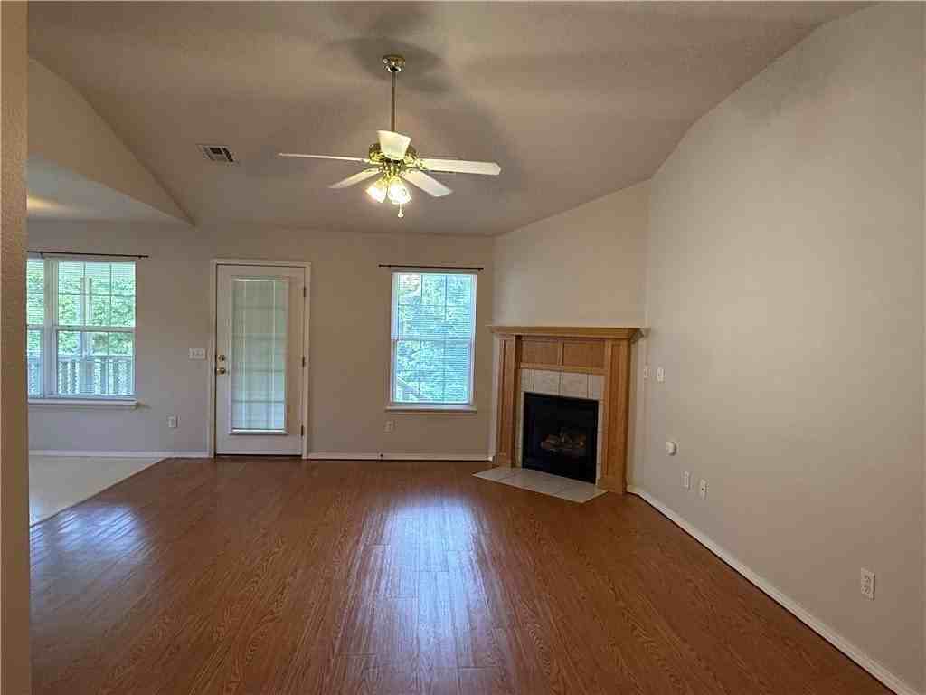 15 Pennine Ln - Photo 4 of 35