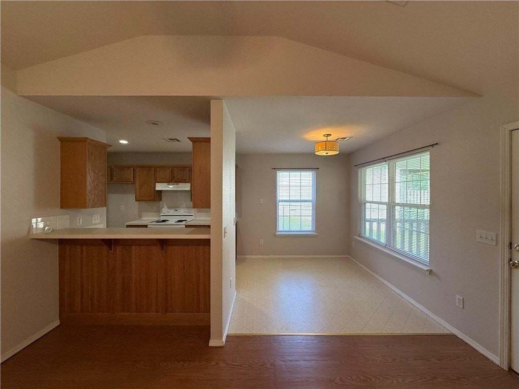 15 Pennine Ln - Photo 7 of 35