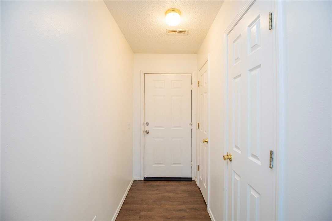 2509 Parkcrest Dr - Photo 2 of 17