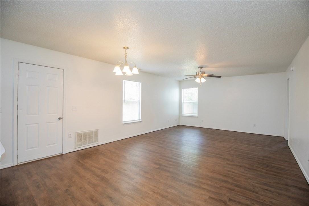 2509 Parkcrest Dr - Photo 3 of 17