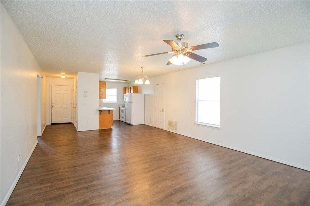 2509 Parkcrest Dr - Photo 5 of 17