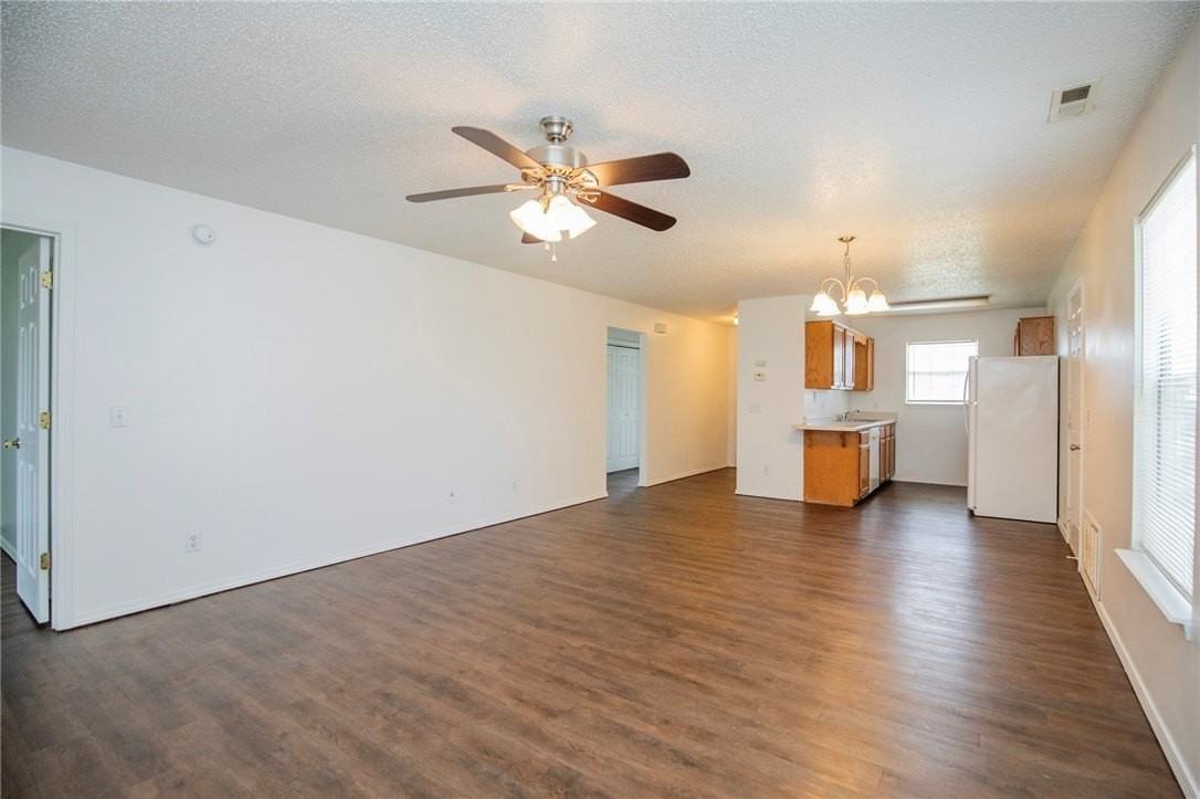 2509 Parkcrest Dr - Photo 6 of 17