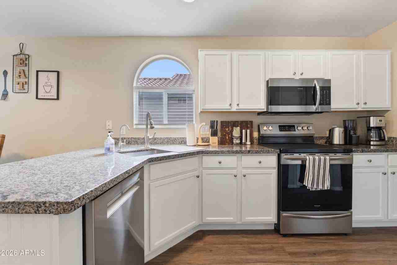 1291 S Cardinal St - Photo 5 of 37