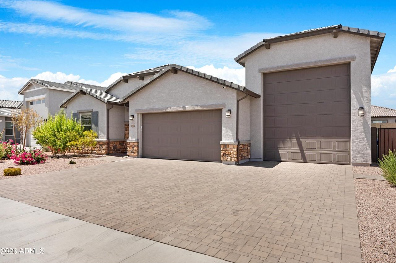 20132 W Catalina Dr - Photo 2 of 43