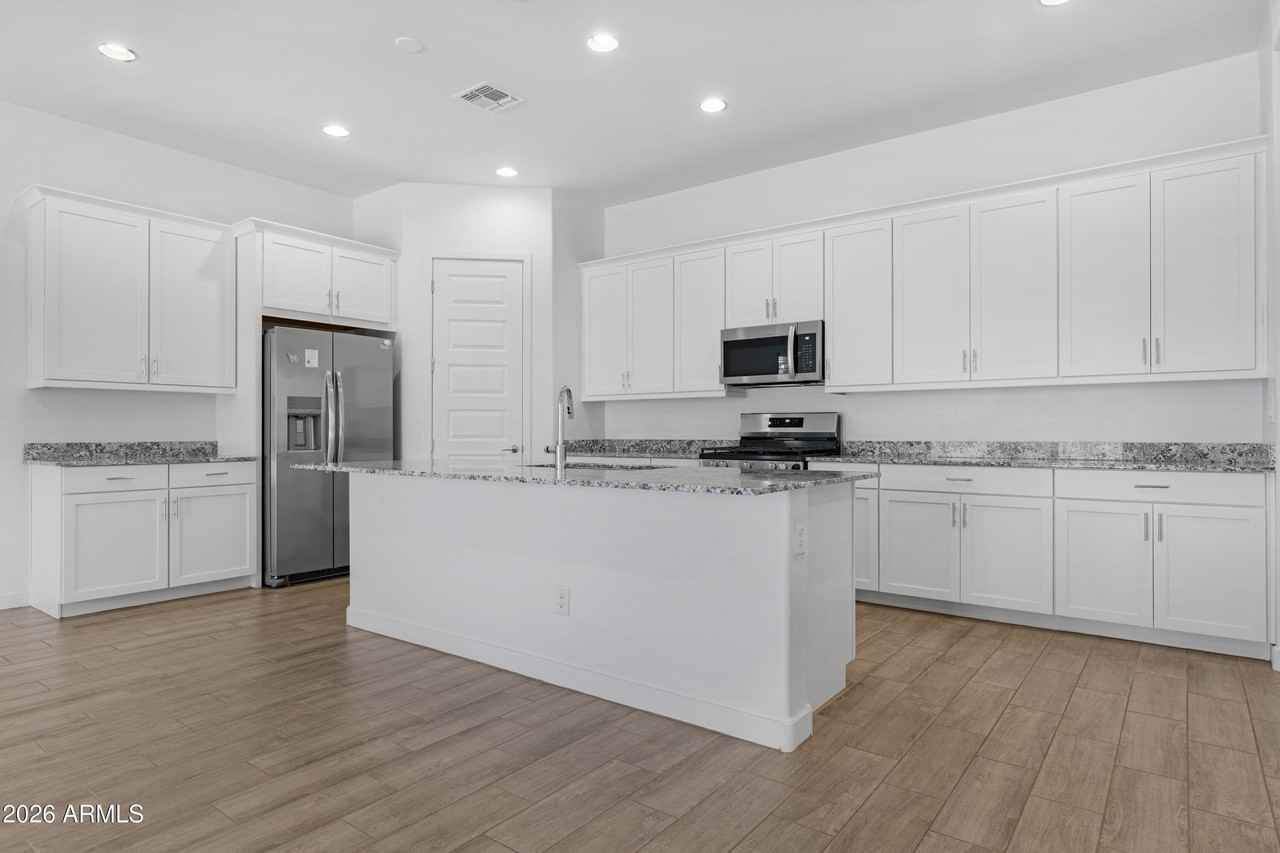 20132 W Catalina Dr - Photo 3 of 43