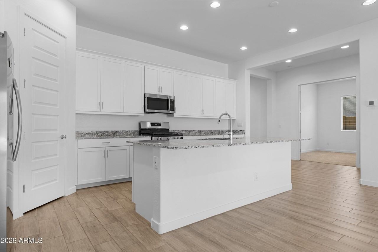 20132 W Catalina Dr - Photo 4 of 43