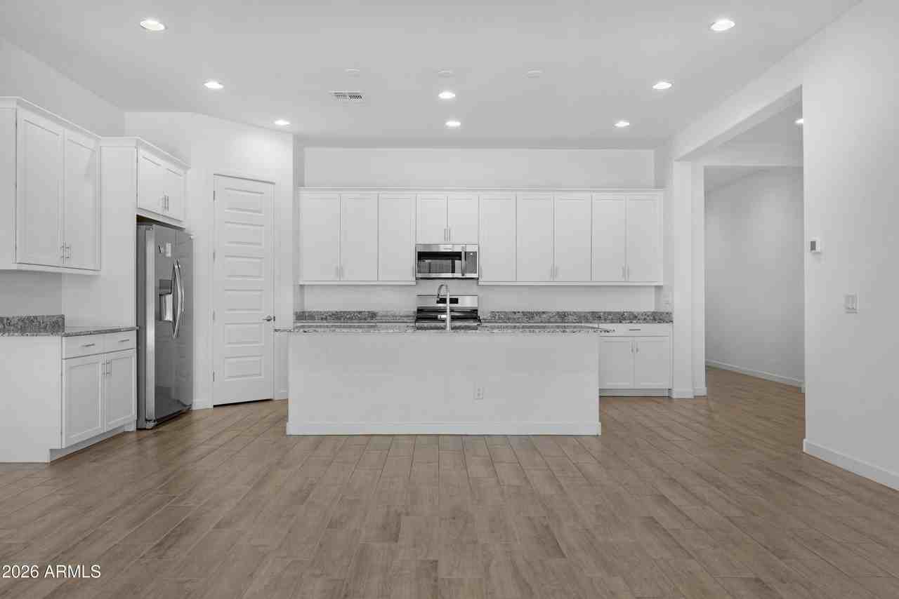 20132 W Catalina Dr - Photo 5 of 43