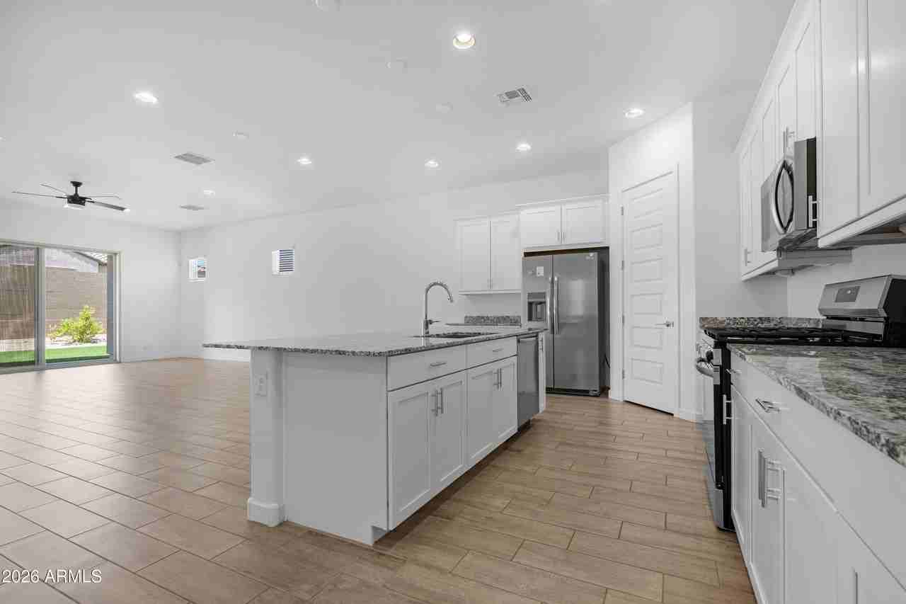 20132 W Catalina Dr - Photo 6 of 43
