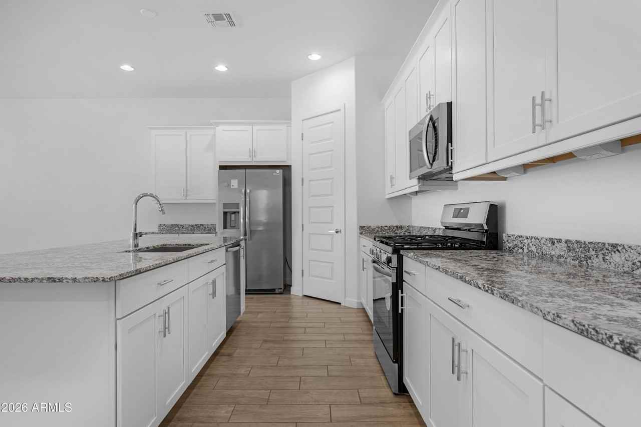 20132 W Catalina Dr - Photo 7 of 43