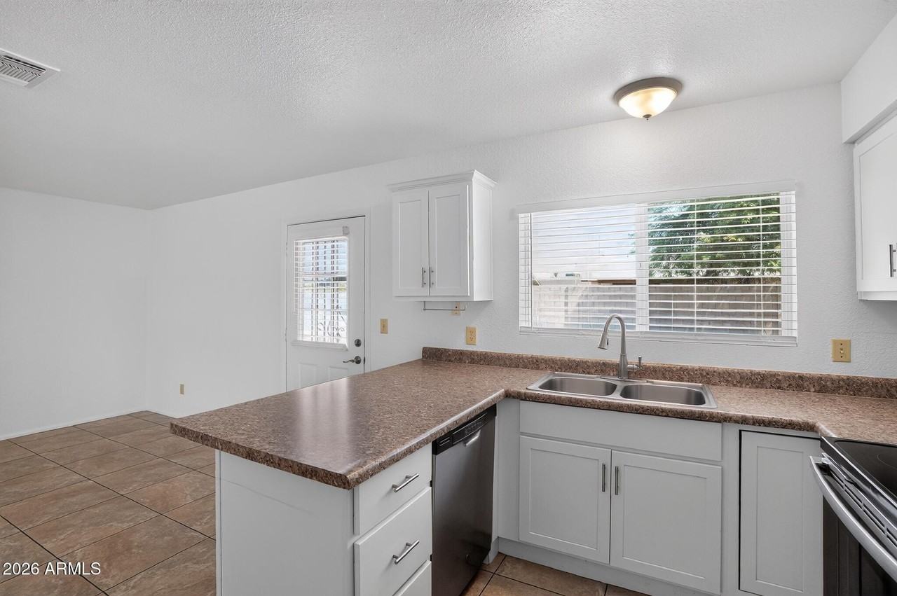 6320 W Carol Ave - Photo 3 of 25