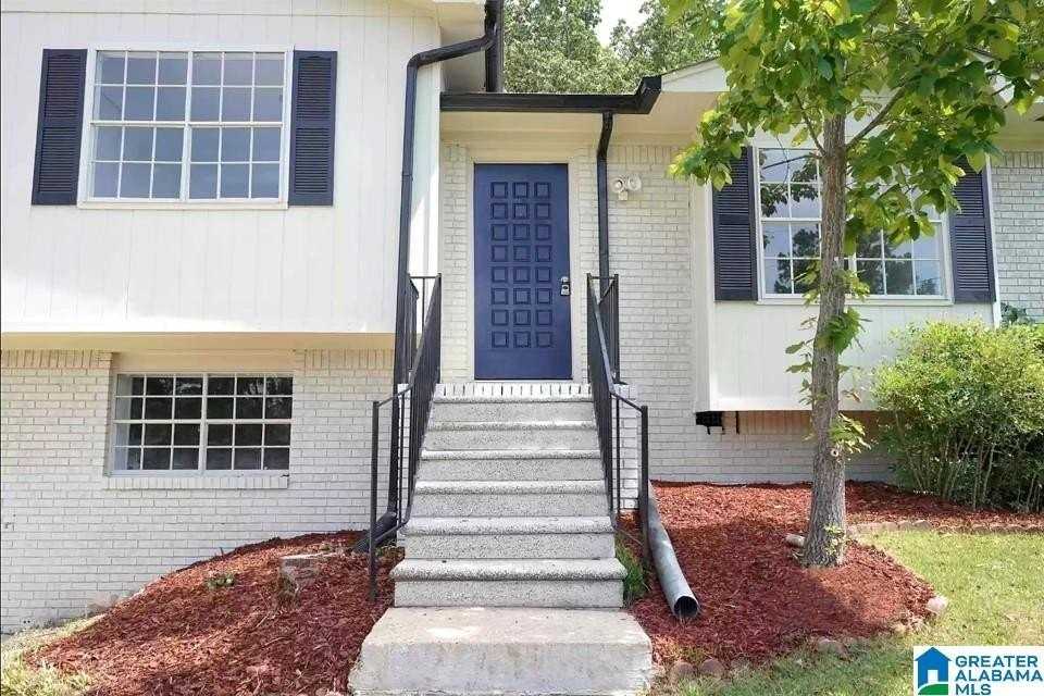 5010 Darlene Dr - Photo 3 of 15