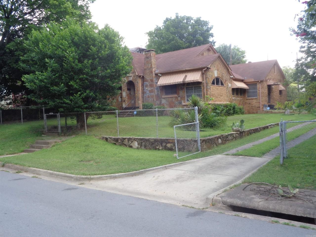 3015 S Battery St - Photo 2 of 38