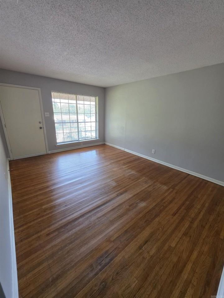33 Sagewood Ct - Photo 3 of 16